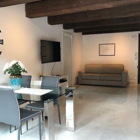 Moderno Affaccio Su Via Mazzini Apartment Ferrara Luaran gambar