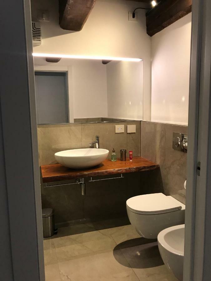 Moderno Affaccio Su Via Mazzini Apartment Ferrara Luaran gambar