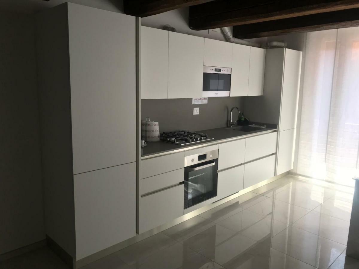 Moderno Affaccio Su Via Mazzini Apartment Ferrara Luaran gambar