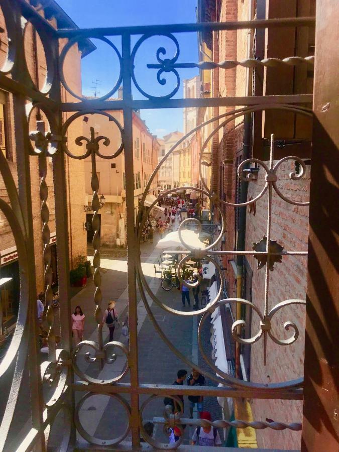 Moderno Affaccio Su Via Mazzini Apartment Ferrara Luaran gambar