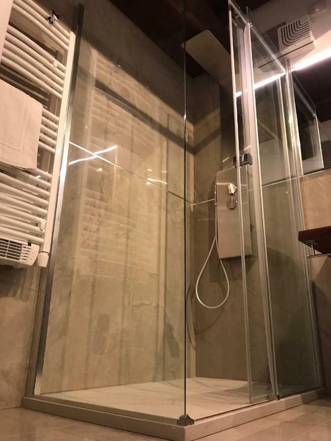 Moderno Affaccio Su Via Mazzini Apartment Ferrara Luaran gambar