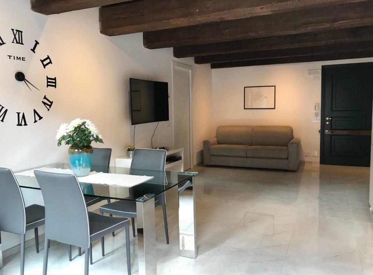 Moderno Affaccio Su Via Mazzini Apartment Ferrara Luaran gambar